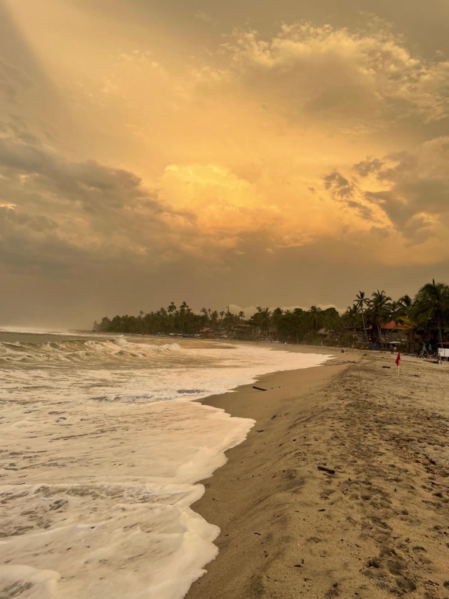 The Mompe Beach Hostal La Poza Екстериор снимка