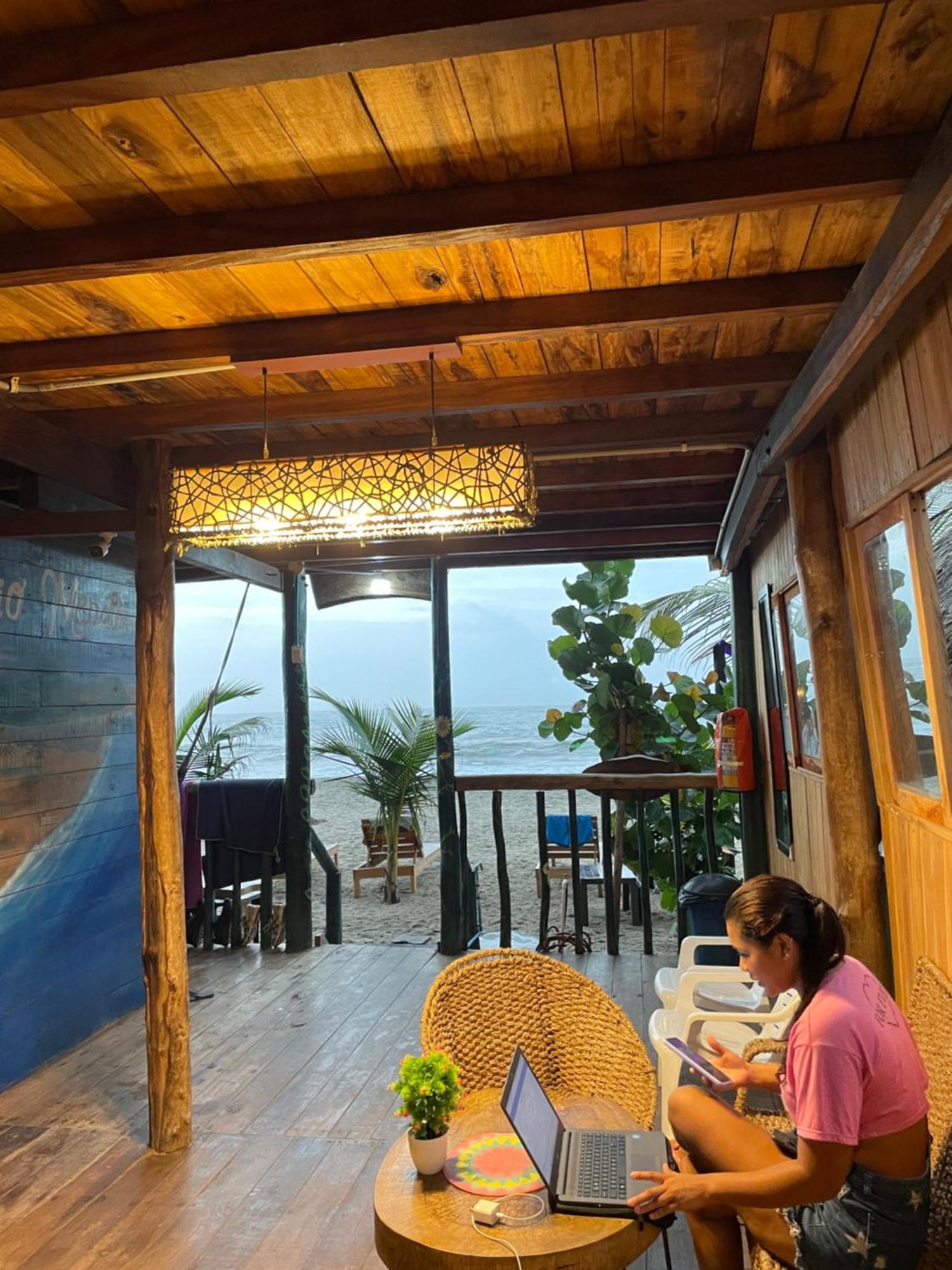 The Mompe Beach Hostal La Poza Екстериор снимка
